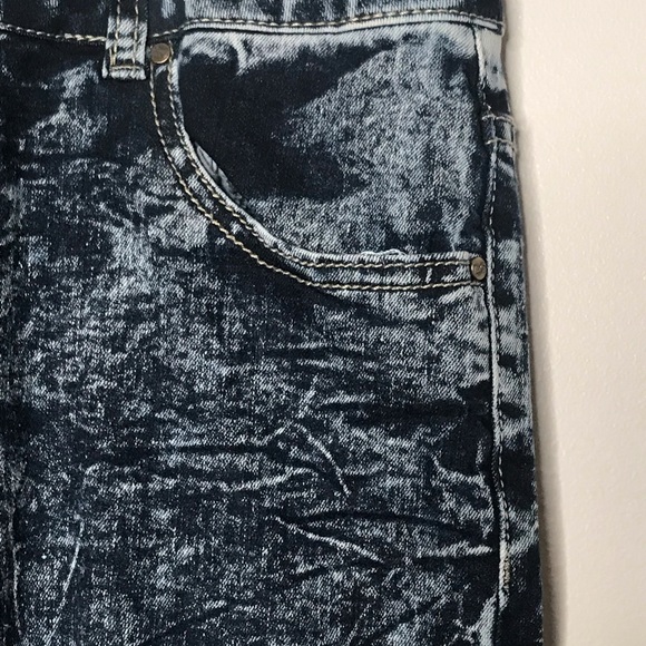Textured Denim Jeans - Picture 3 of 9